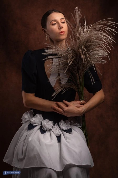 Patrycja w sukience z różami i fufkiem – zdjęcie z portfolio PanJanKowalski – fashion