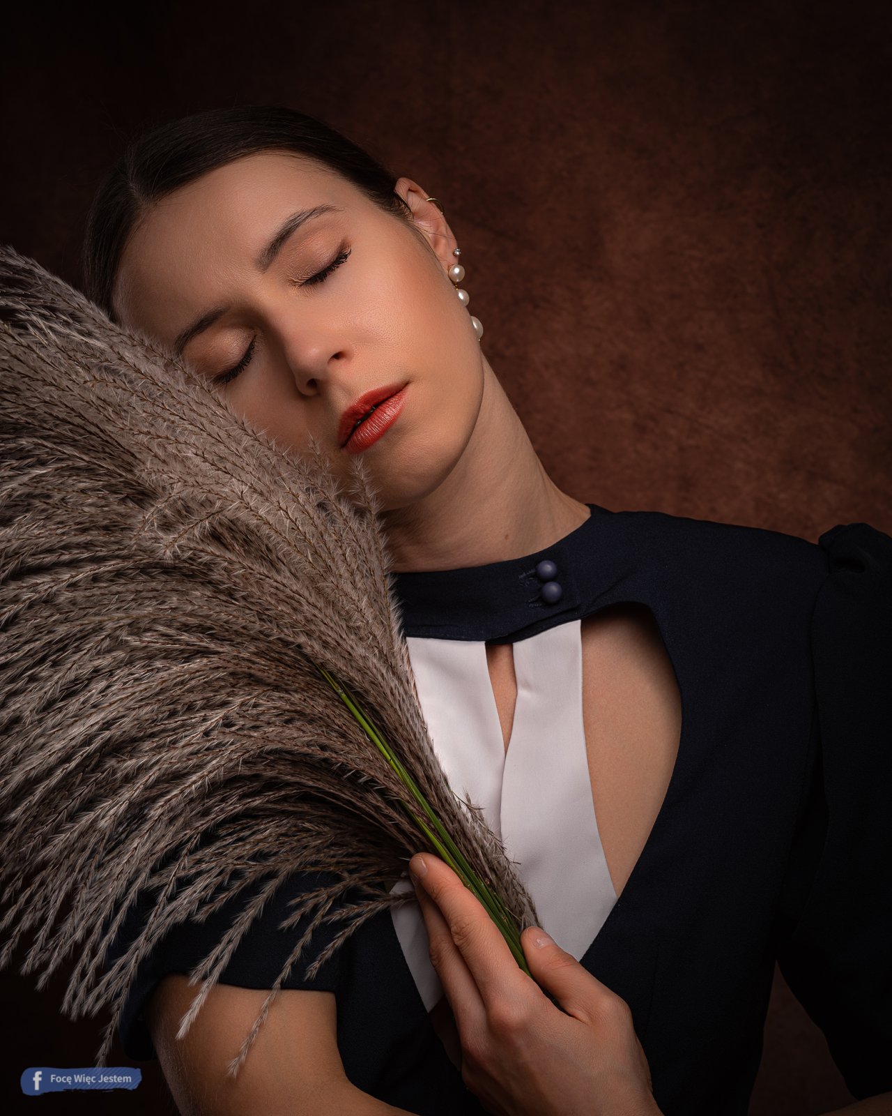 Patrycja w sukience z różami i fufkiem – zdjęcie z portfolio PanJanKowalski – beauty