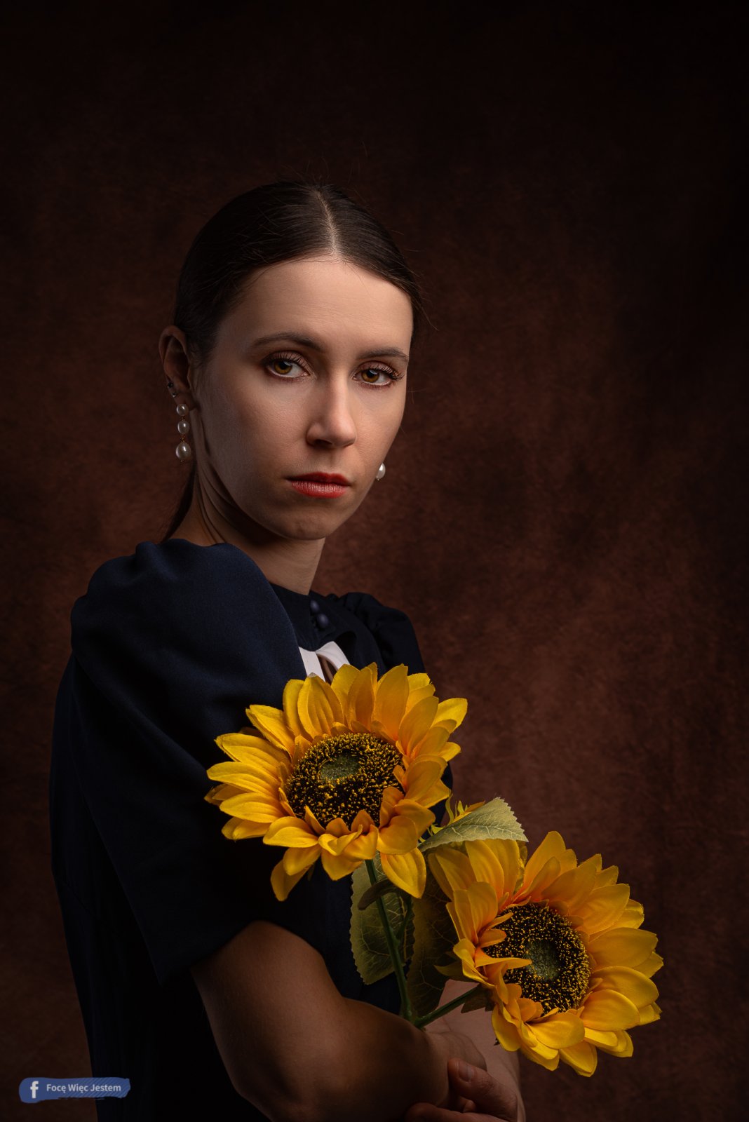 Patrycja w sukience z różami i słonecznikami – zdjęcie z portfolio PanJanKowalski – beauty