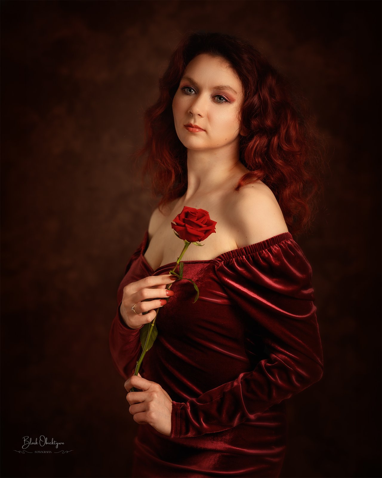 DZIEWCZYNA Z RÓŻĄ – zdjęcie z portfolio Gosienkaa – portret