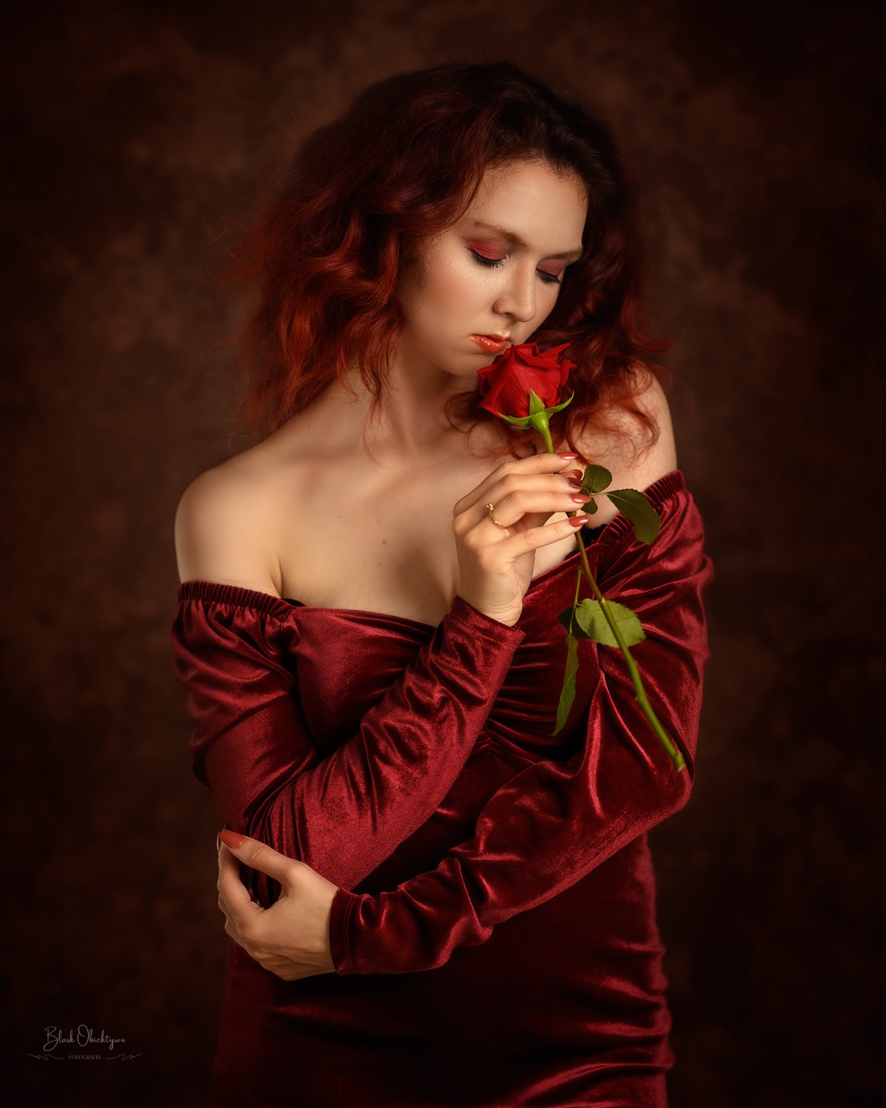 DZIEWCZYNA Z RÓŻĄ – zdjęcie z portfolio Gosienkaa – portret