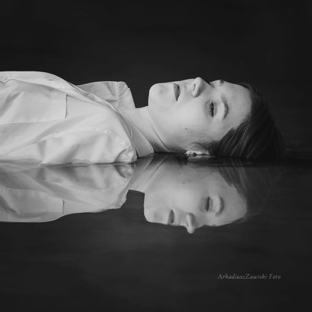 Lustro wody – zdjęcie z portfolio sztuka_piekna_fotografia – portret