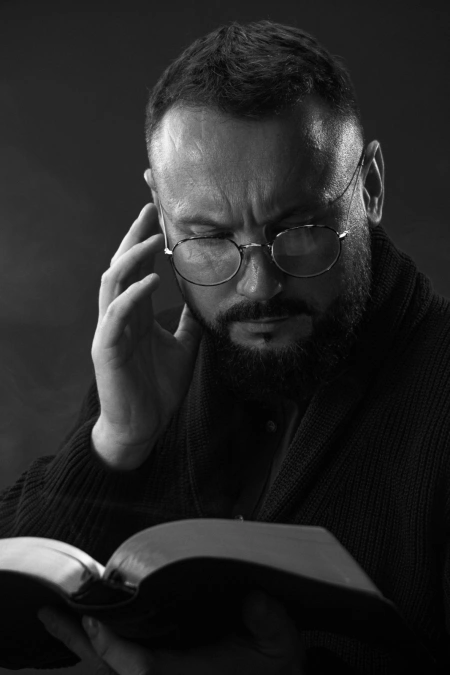 Ksiądz, portret – zdjęcie z portfolio krasowski