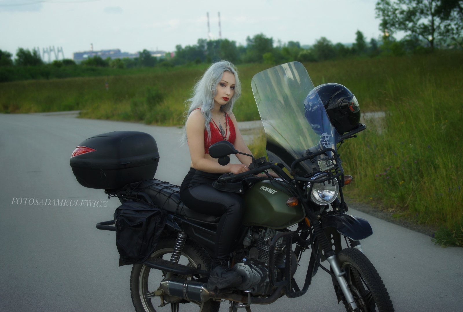 Na motocyklu – zdjęcie z portfolio fotoartadam – portret