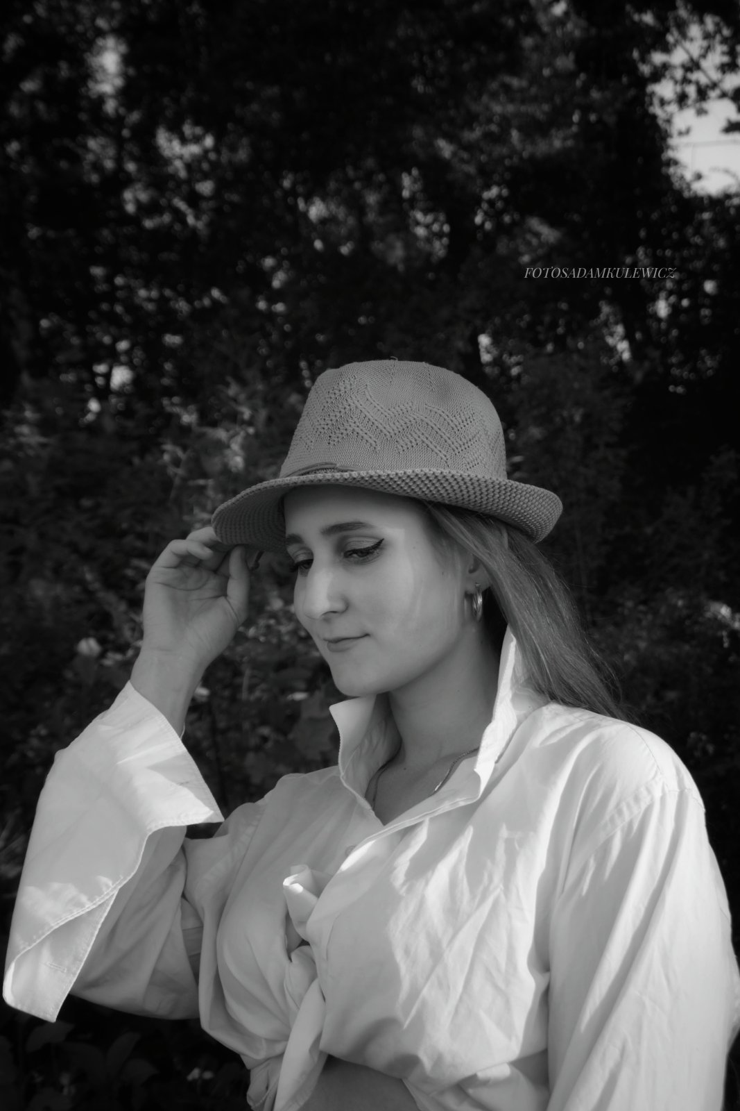 Kapeluszu i koszula – zdjęcie z portfolio fotoartadam – portret