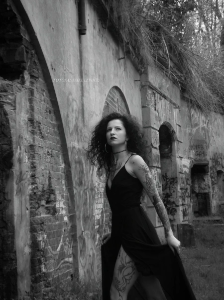 Czarna sukienka – zdjęcie z portfolio fotoartadam – portret