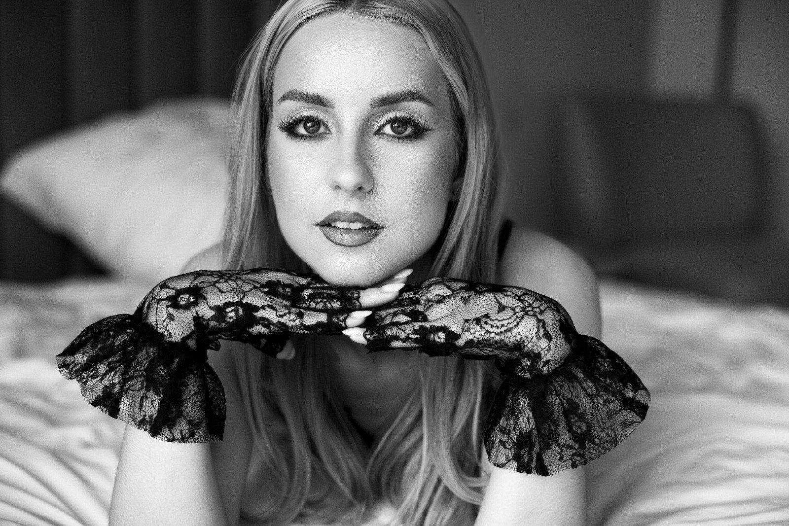 Portret w koronkowych rękawiczkach – zdjęcie z portfolio rosie